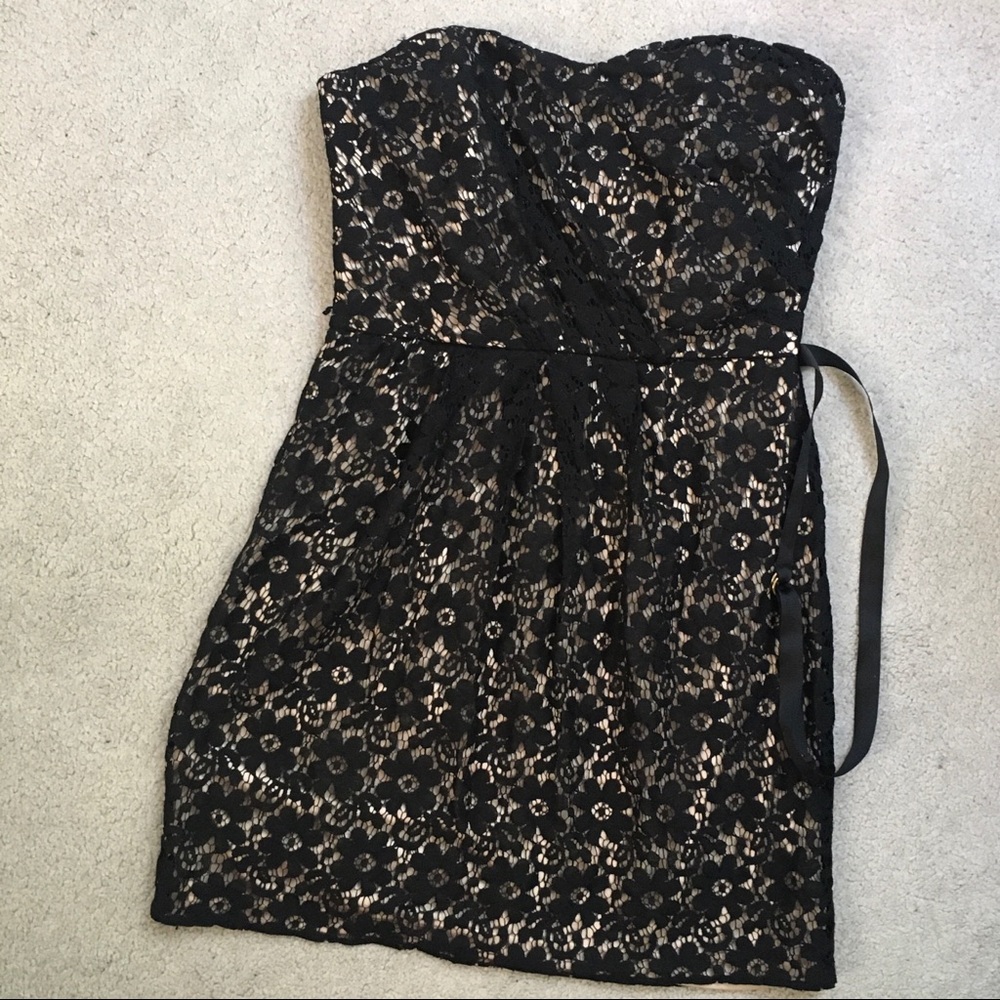 Alexia Admor Black Lace Strapless Cocktail Dress